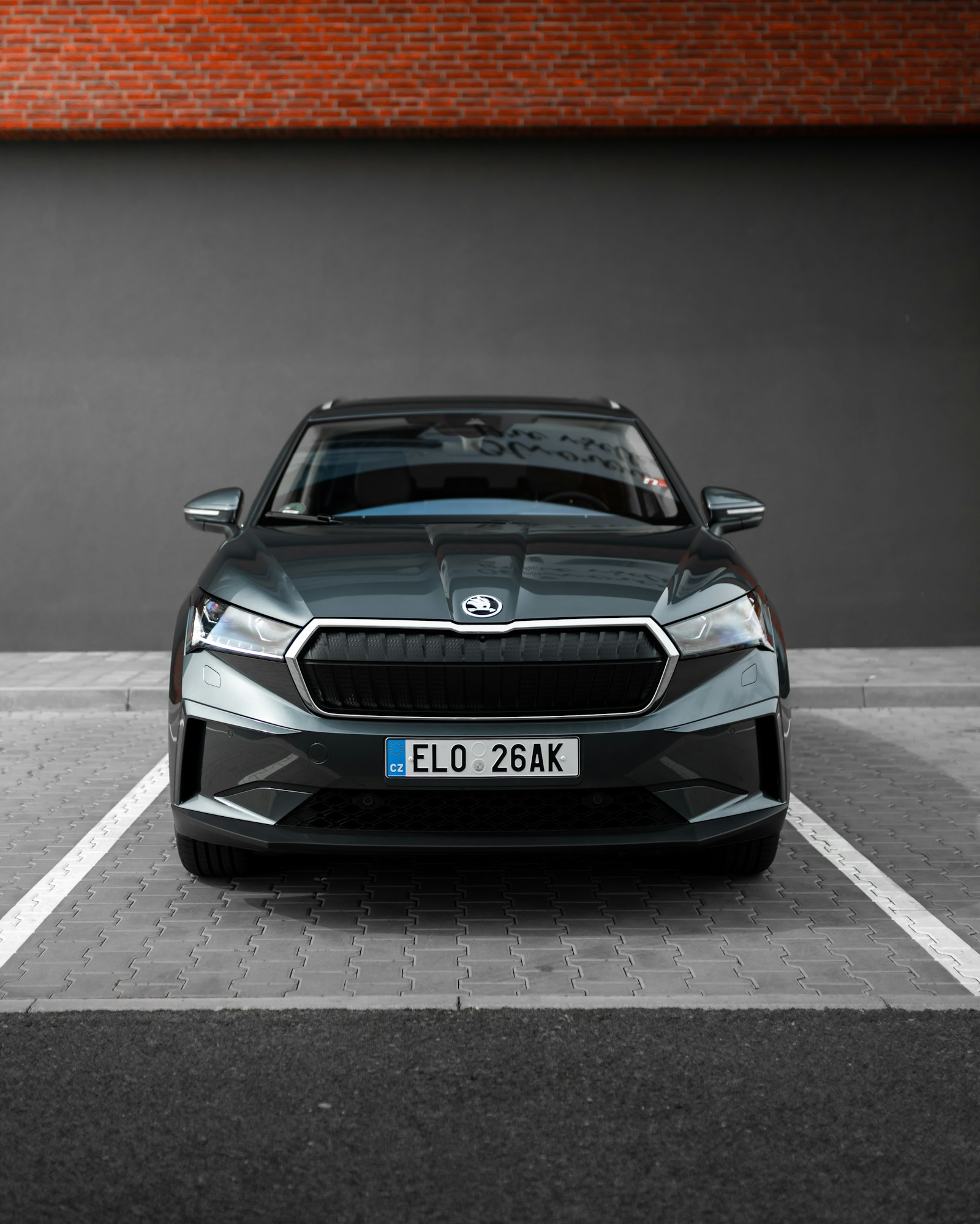 Skoda Enyaq elektrische SUV van voren